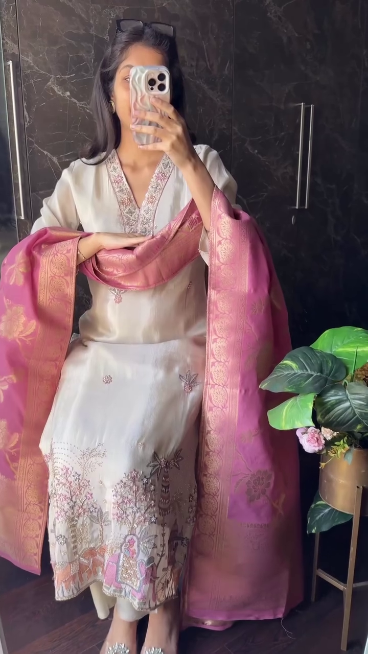 Royal Ivory Embroidered Traditional Suit Set with Pink Dupatta 🌸🤍👑