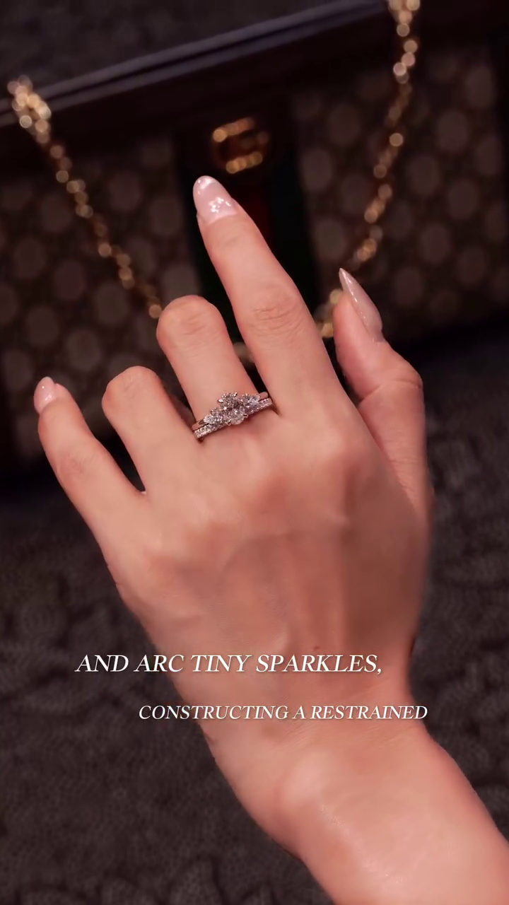 Luxury Floral Sparkle Statement Ring for Women | Elegant Bridal, Party & Anniversary Crystal Jewelry 💎🌸