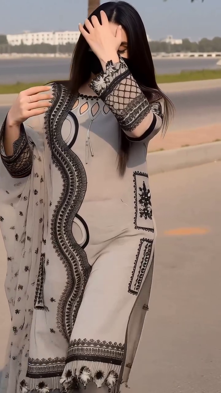 ✨ Elegant Grey & Black Printed Ethnic Kurta Pant Dupatta Set for Women – Stylish 3-Piece Traditional Outfit with Intricate Border Detailing ✨