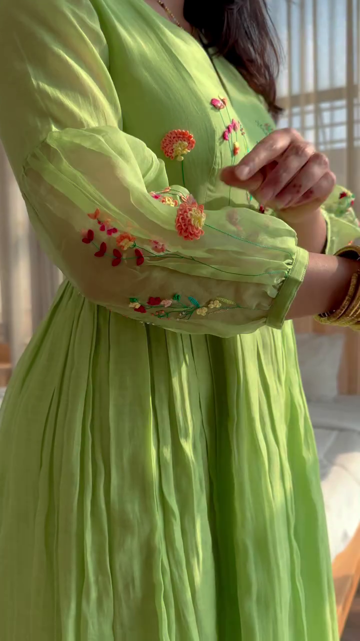 🌿 Premium Fresh Green Embroidered Anarkali Style Kurti Dress for Women – Elegant V-Neck Floral Threadwork with Sheer Sleeves & Flared Silhouette 🌿