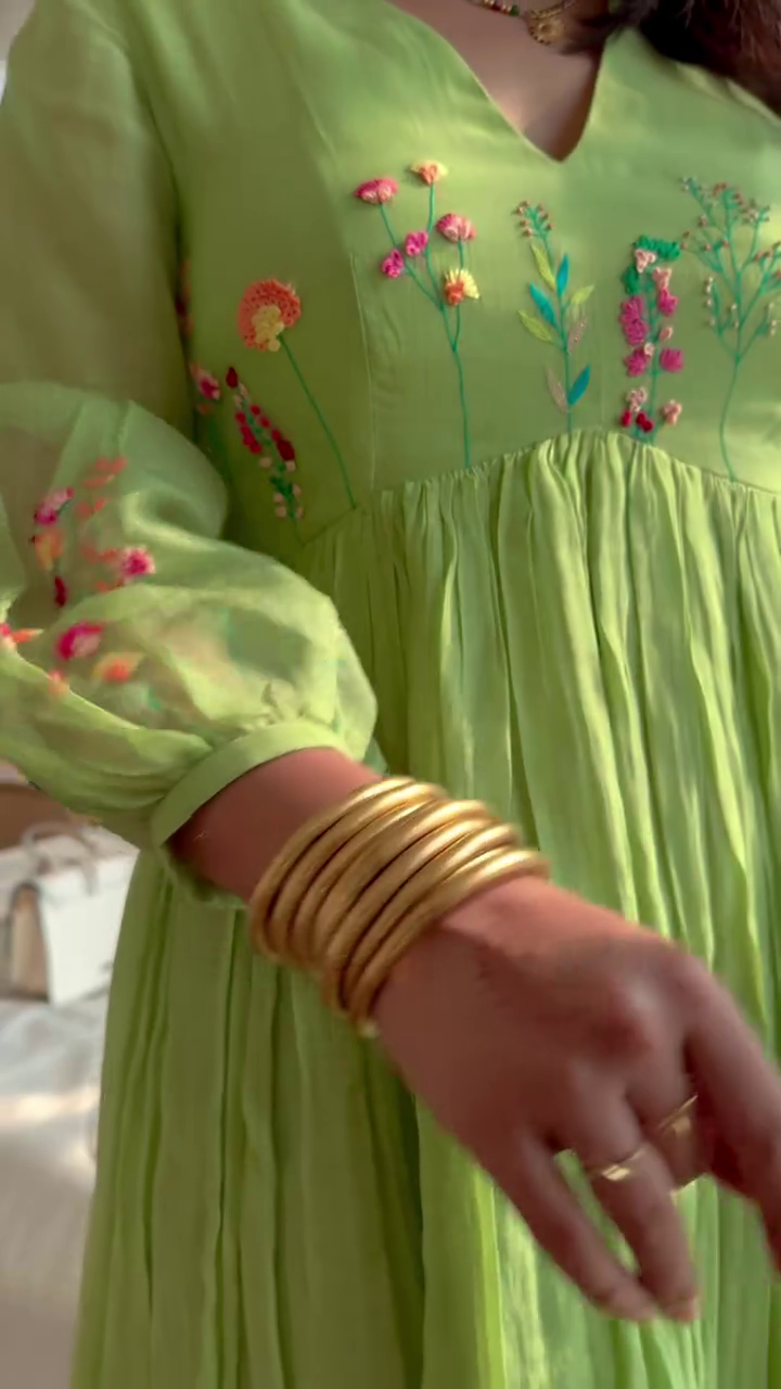 🌿 Premium Fresh Green Embroidered Anarkali Style Kurti Dress for Women – Elegant V-Neck Floral Threadwork with Sheer Sleeves & Flared Silhouette 🌿