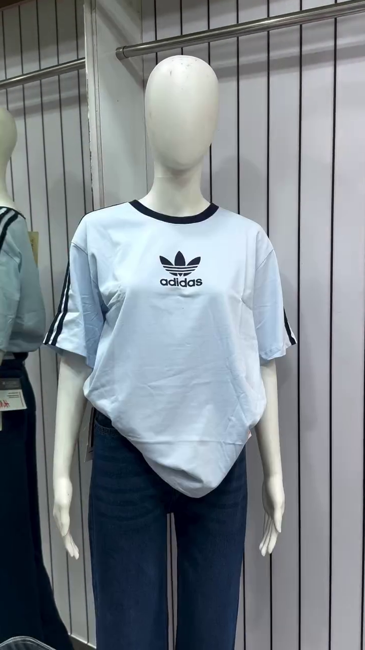 🔥 Women's  Oversized Brown 99 Graphic Sports Jersey T-Shirt – Relaxed Streetwear Fit with Bold Front Number Print, Contrast Sleeve Stripes, V-Neck Design & Statement Athletic-Inspired Style 🏆👕