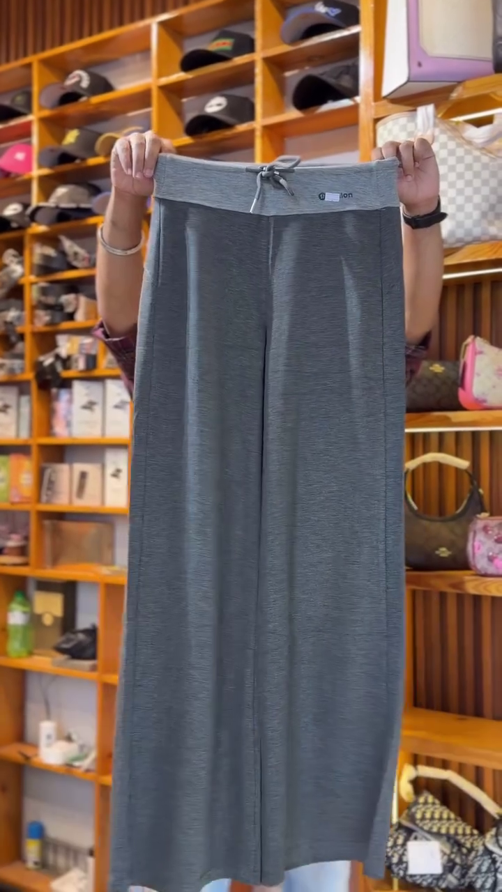 🩶 Women’s Premium Grey Wide-Leg Drawstring Casual Pants – Relaxed Straight-to-Wide Fit with Comfortable Elastic Waistband, Adjustable Drawcord & Minimal Everyday Streetwear Design ✨👖