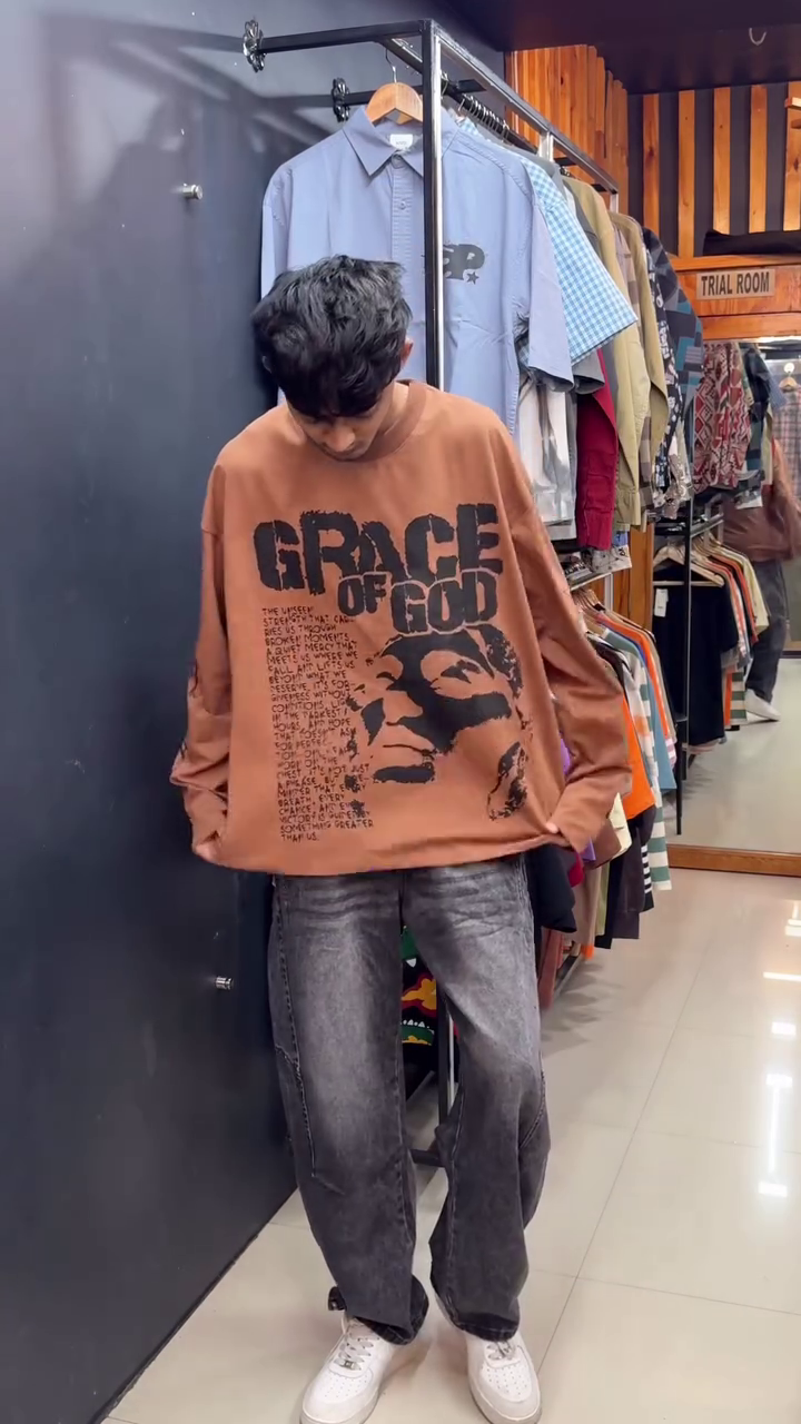 Premium Oversized Graphic Print Full-Sleeve Sweatshirt for Men & Women – Trendy Relaxed-Fit Casual Pullover with Statement Front Artwork, Comfortable Fabric & Modern Streetwear Styling