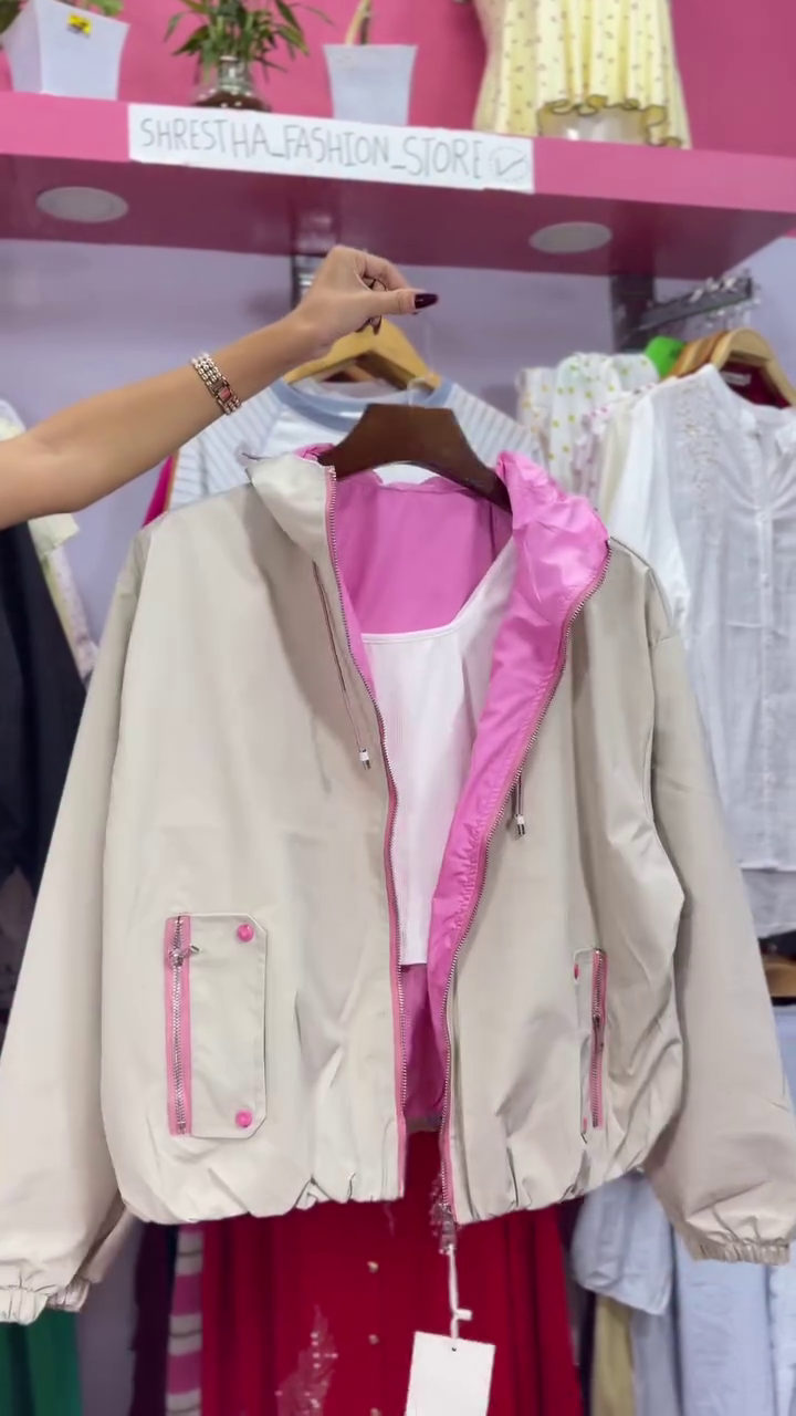 Stylish Women’s Lightweight Hooded Zip-Up Jacket with Contrast Lining & Functional Zipper Pockets