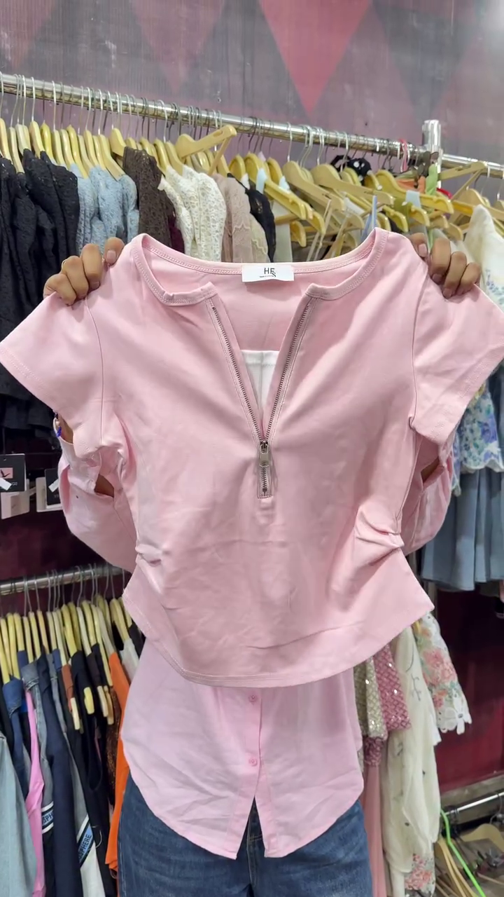 Girls’ Trendy Soft Pink Half-Zip Casual Top with Comfortable Grey Wide-Leg Track Pants Featuring Contrast Side Stripes and Stylish Printed Detailing for Active Everyday Fashion 💗🩶✨