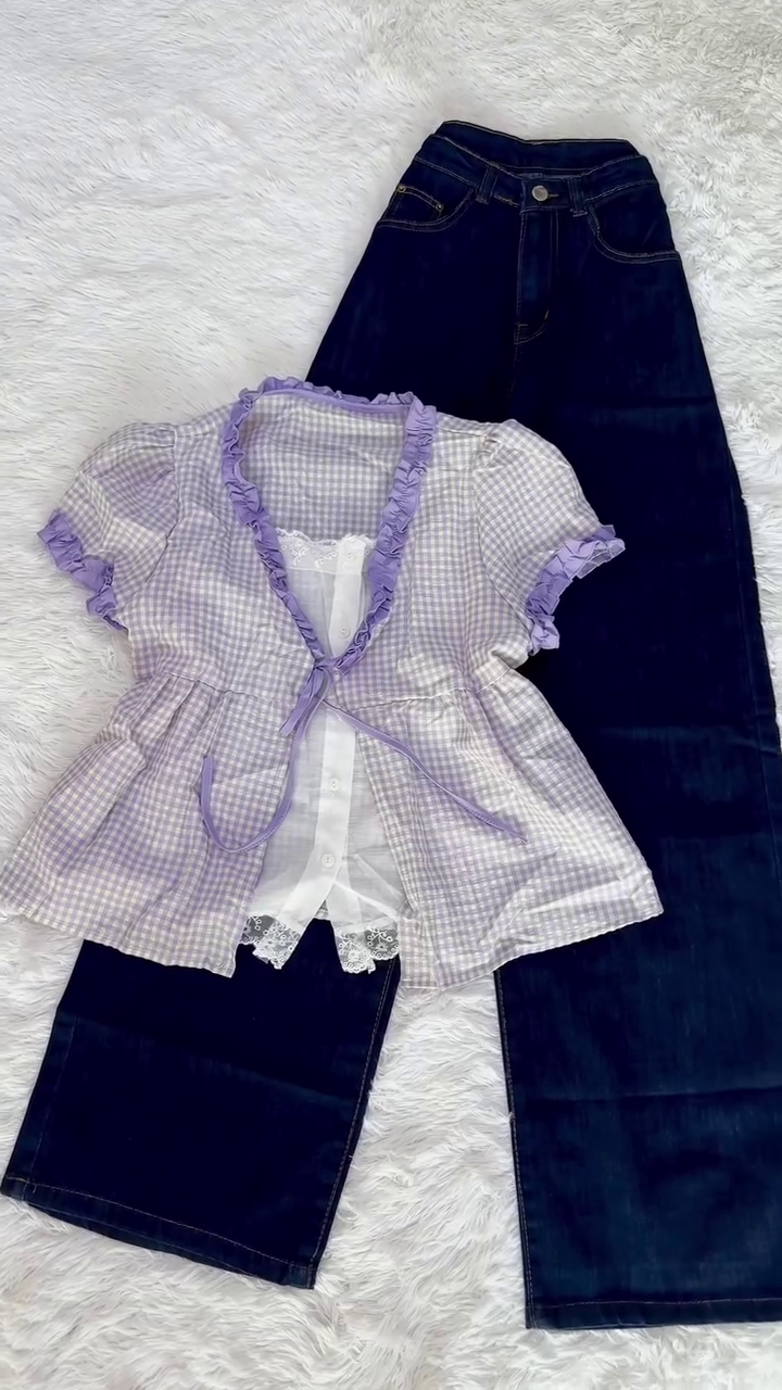 Vintage-Inspired Red and White Gingham Patterned Short-Sleeve Cardigan with Front Tie-Up Ribbon Paired with Dark Wash Straight-Fit Denims 👖
