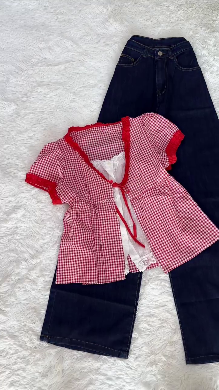 Vintage-Inspired Red and White Gingham Patterned Short-Sleeve Cardigan with Front Tie-Up Ribbon Paired with Dark Wash Straight-Fit Denims 👖