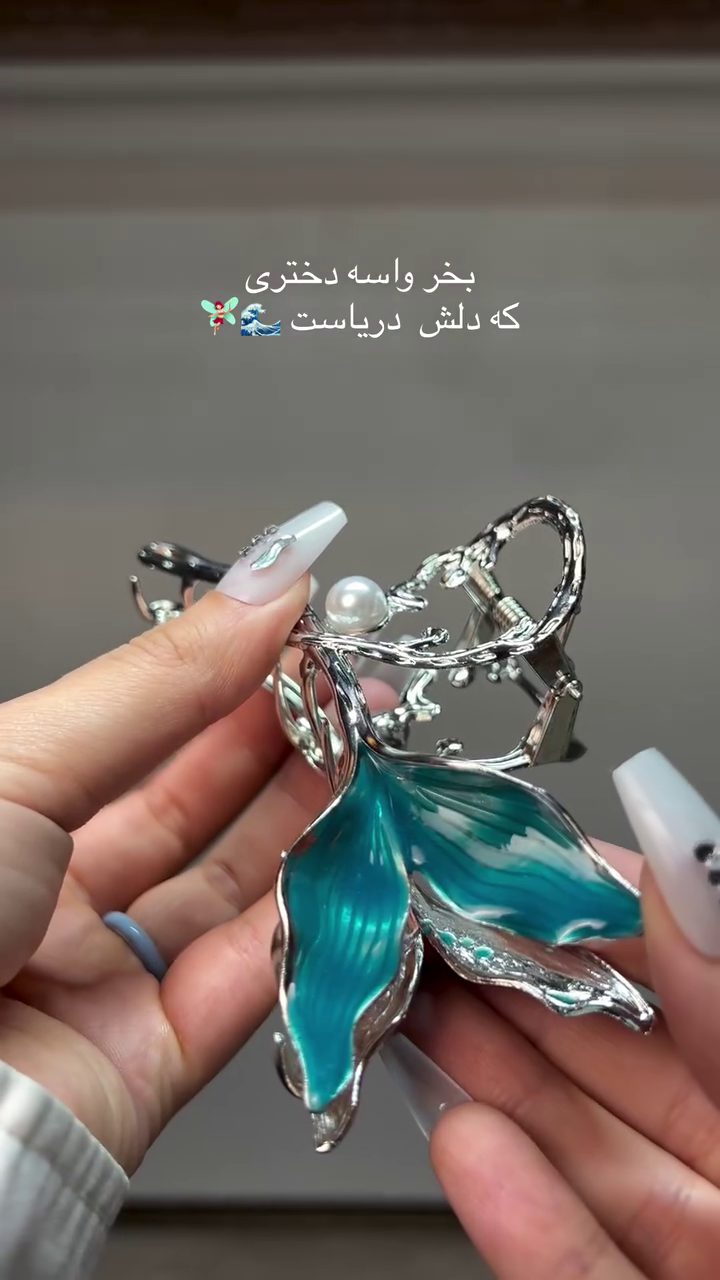 Elegant Metallic Silver Mermaid Tail Hair Claw Clip with Pearl Accent and Deep Turquoise Enamel Detail 🌊
