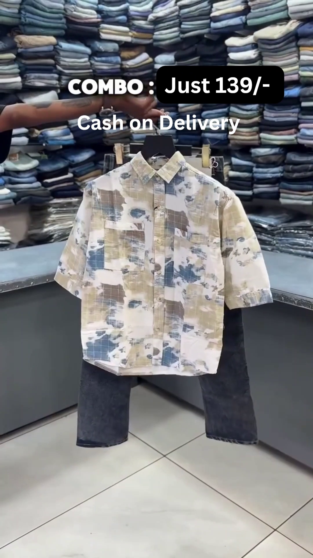 Abstract Multi-Color Printed Short-Sleeve Button-Down Shirt Paired with Dark Wash Straight-Fit Denim Jeans 👖
