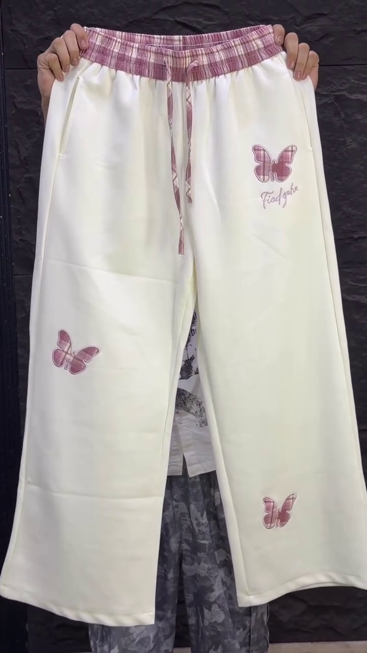 Pink Short-Sleeve Zip-Front Top with White Layering Effect and Matching Off-White Butterfly-Applique Trousers 🩷🦋