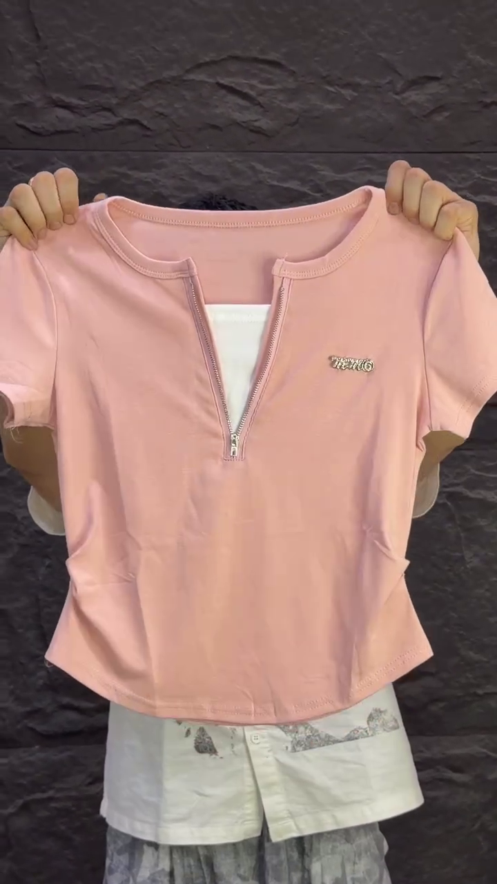 Pink Short-Sleeve Zip-Front Top with White Layering Effect and Matching Off-White Butterfly-Applique Trousers 🩷🦋