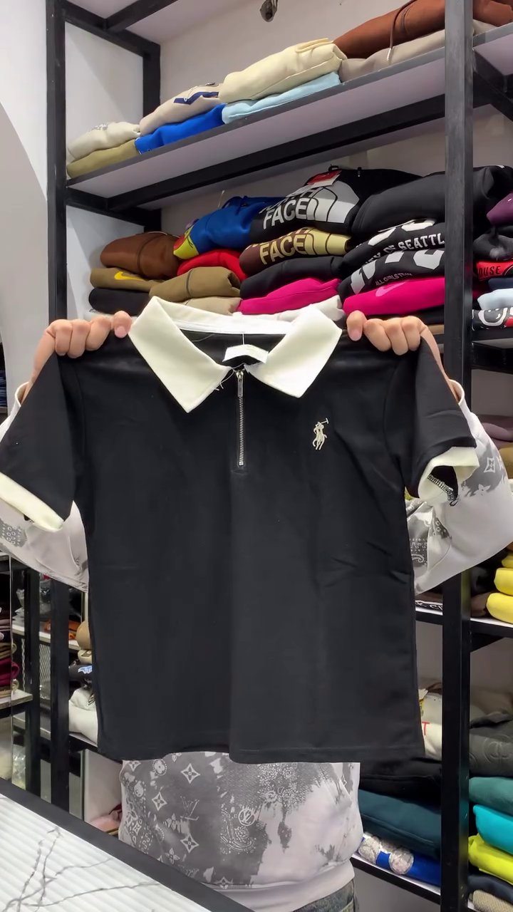 Casual Pastel Pink Short-Sleeve Polo Shirt Featuring a Contrast White Collar, Metallic Quarter-Zipper, and Ribbed Sleeve Cuffs 🤍