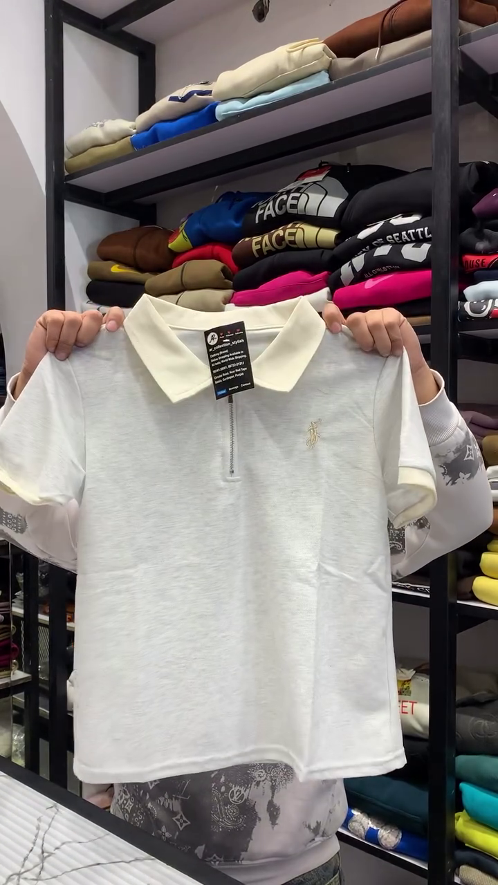 Casual Pastel Pink Short-Sleeve Polo Shirt Featuring a Contrast White Collar, Metallic Quarter-Zipper, and Ribbed Sleeve Cuffs 🤍