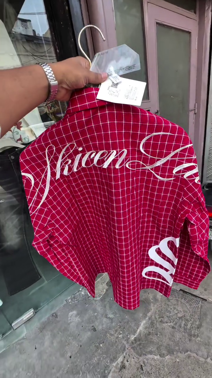❤️ Classic Red and White Grid Pattern Long-Sleeve Casual Shirt Featuring White Typography and Graphic Accents 🏁🤍