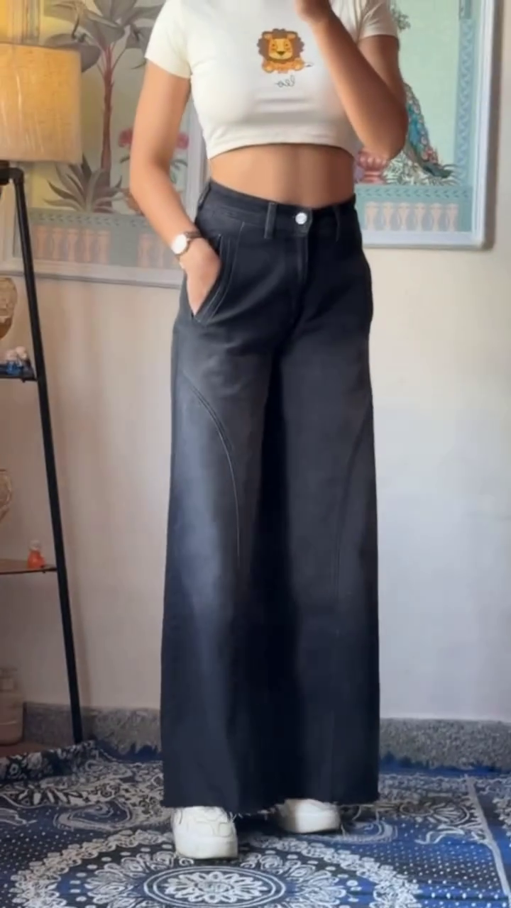 Vintage Washed Black Wide-Leg Denim Jeans With Front Seam Detailing 🖤👖✨