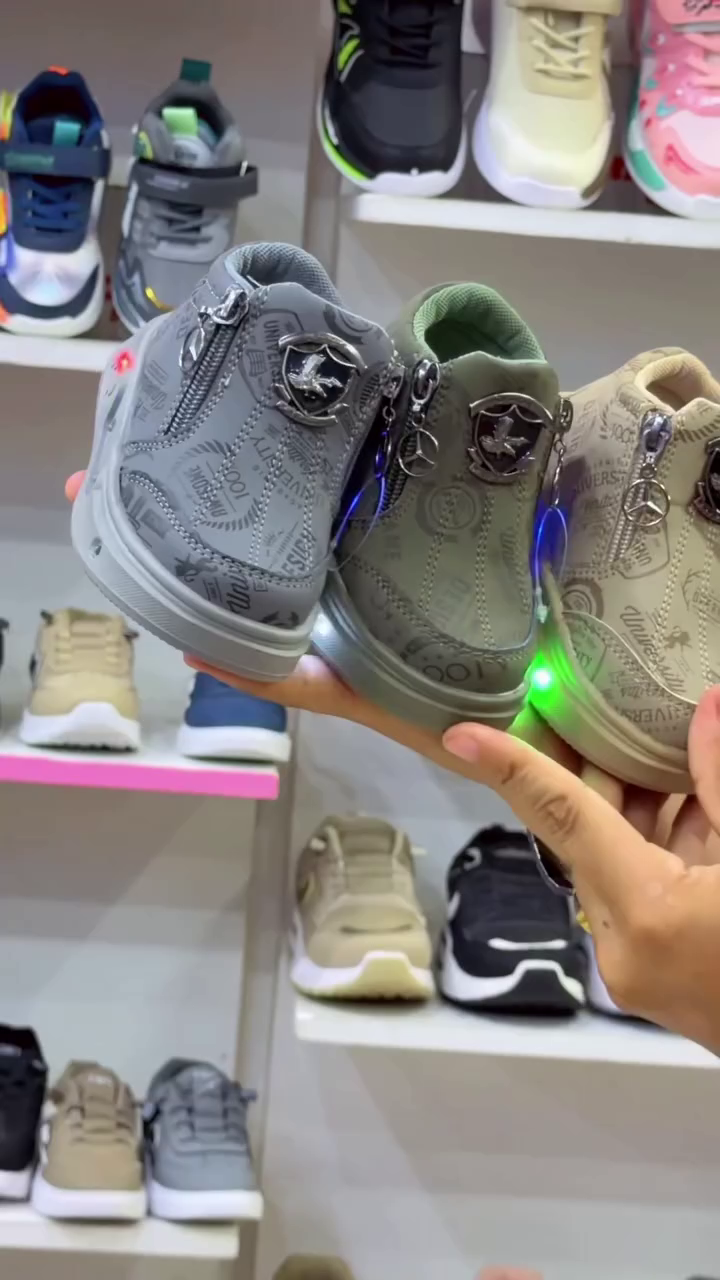 Beige Designer Kids' Athletic Sneakers With Side Zipper And Crest Embellishment 👟✨🛡️