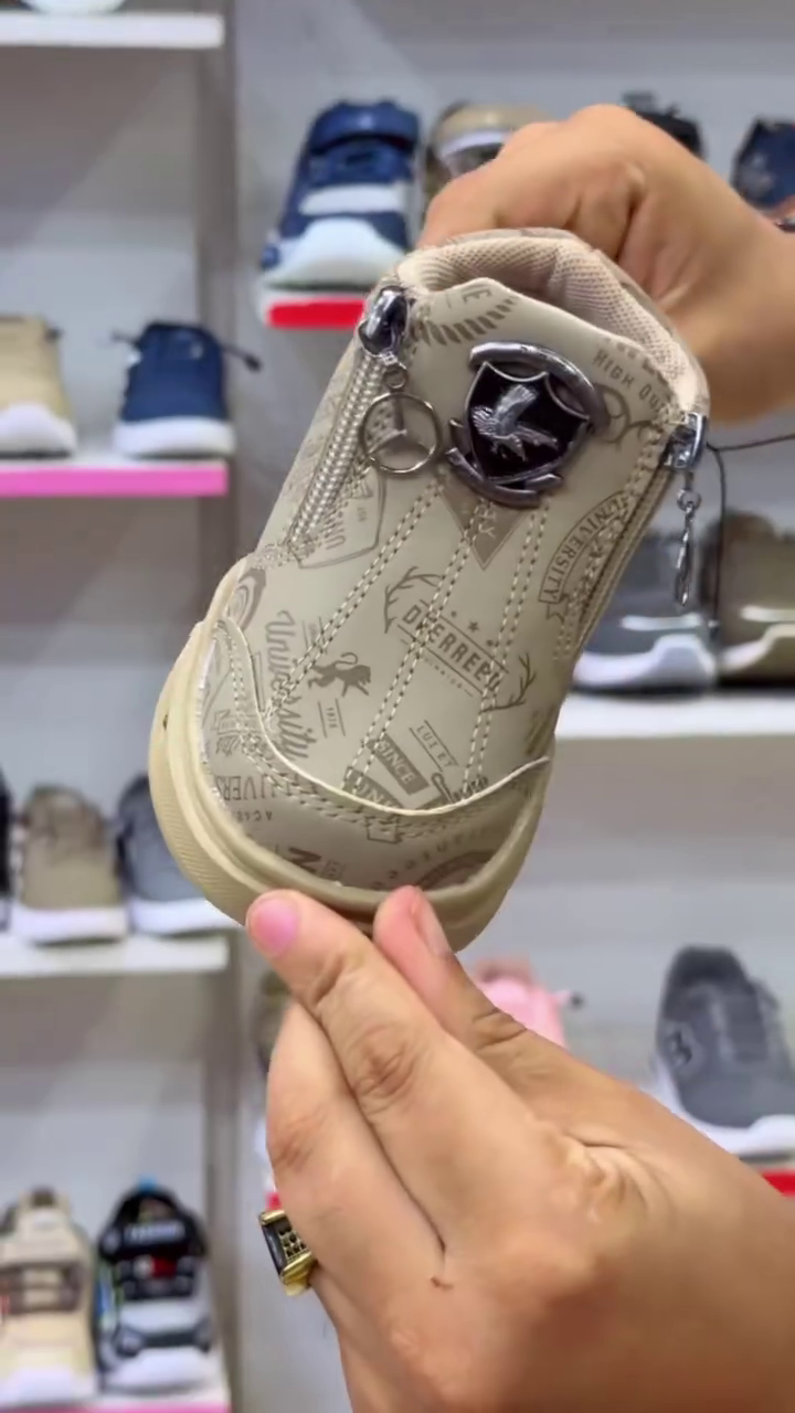 Beige Designer Kids' Athletic Sneakers With Side Zipper And Crest Embellishment 👟✨🛡️