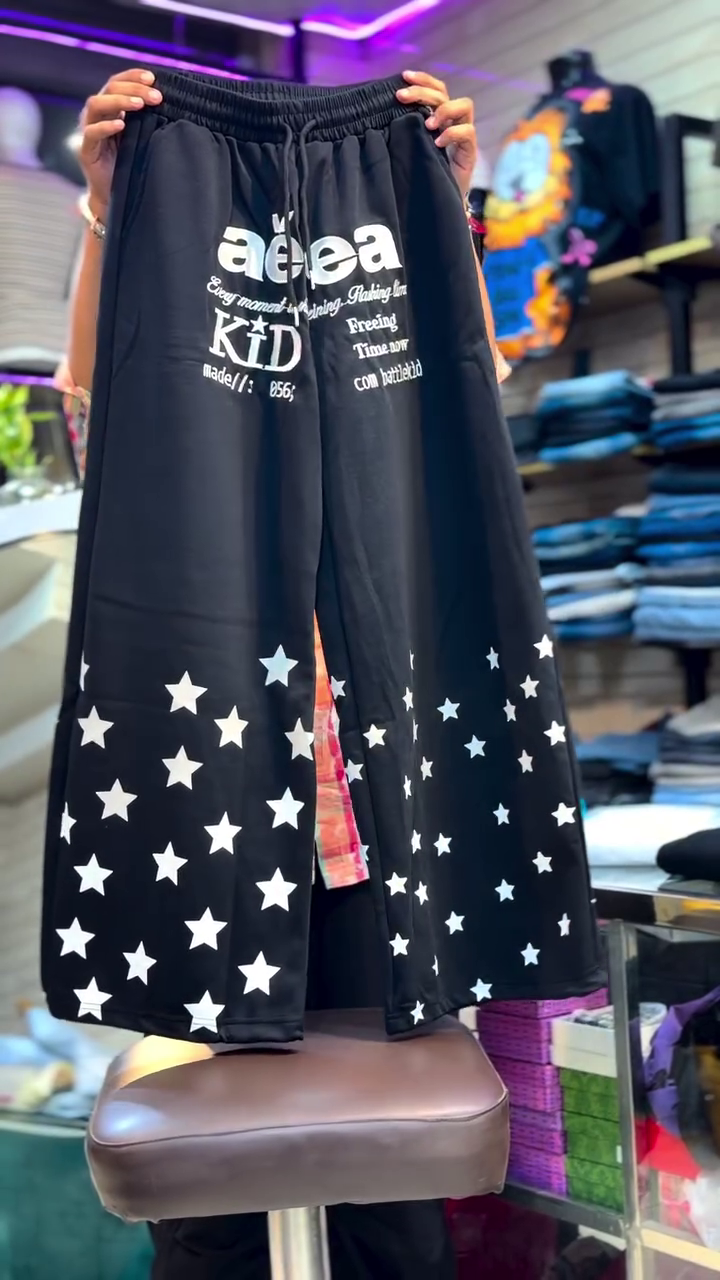 : White Long-Sleeve Scoop Neck Crop Top Paired With Black Text-Print Sweatpants 🤍🖤👕👖✨